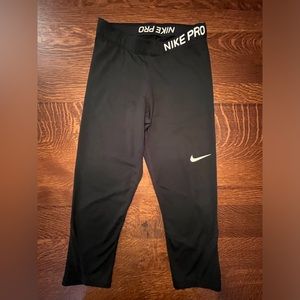 Nike Pro Dri-Fit Women’s Cropped Black Leggings in Size Medium